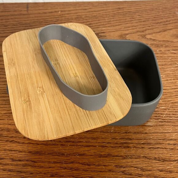 New Anthropologie Bento Box in Gray with Bamboo Lid New with tags - Picture 3 of 5